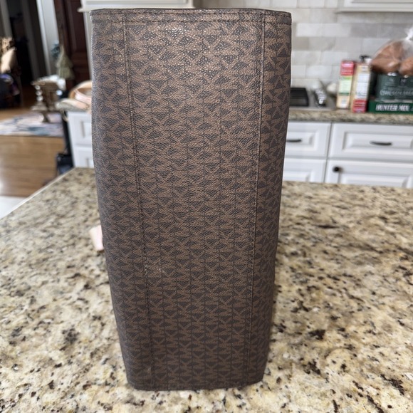 Michael Kors Kenly Shoulder Bag, Large Powder Blush Gently Pre Owned 14x14x5 - Picture 7 of 14